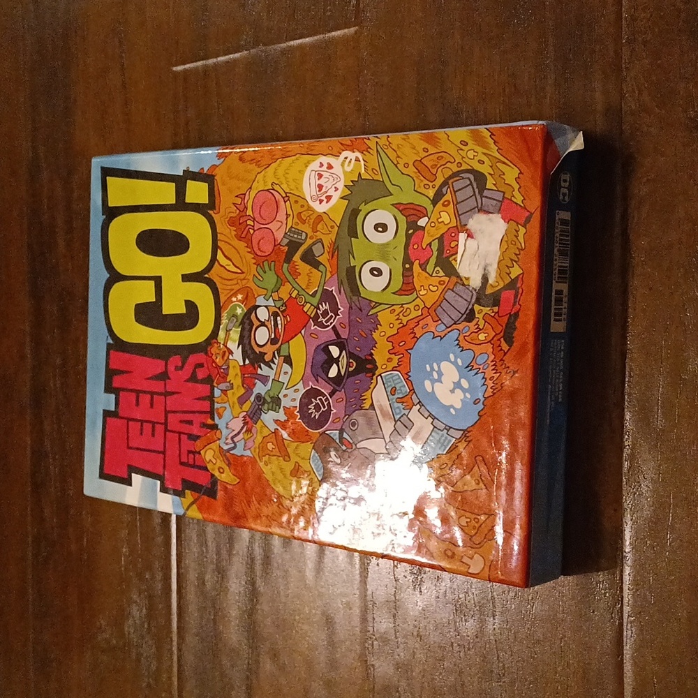 NWT 4 Teen Titans Books Graphic Novel Comics Go Set with Box Holder - Picture 5 of 5